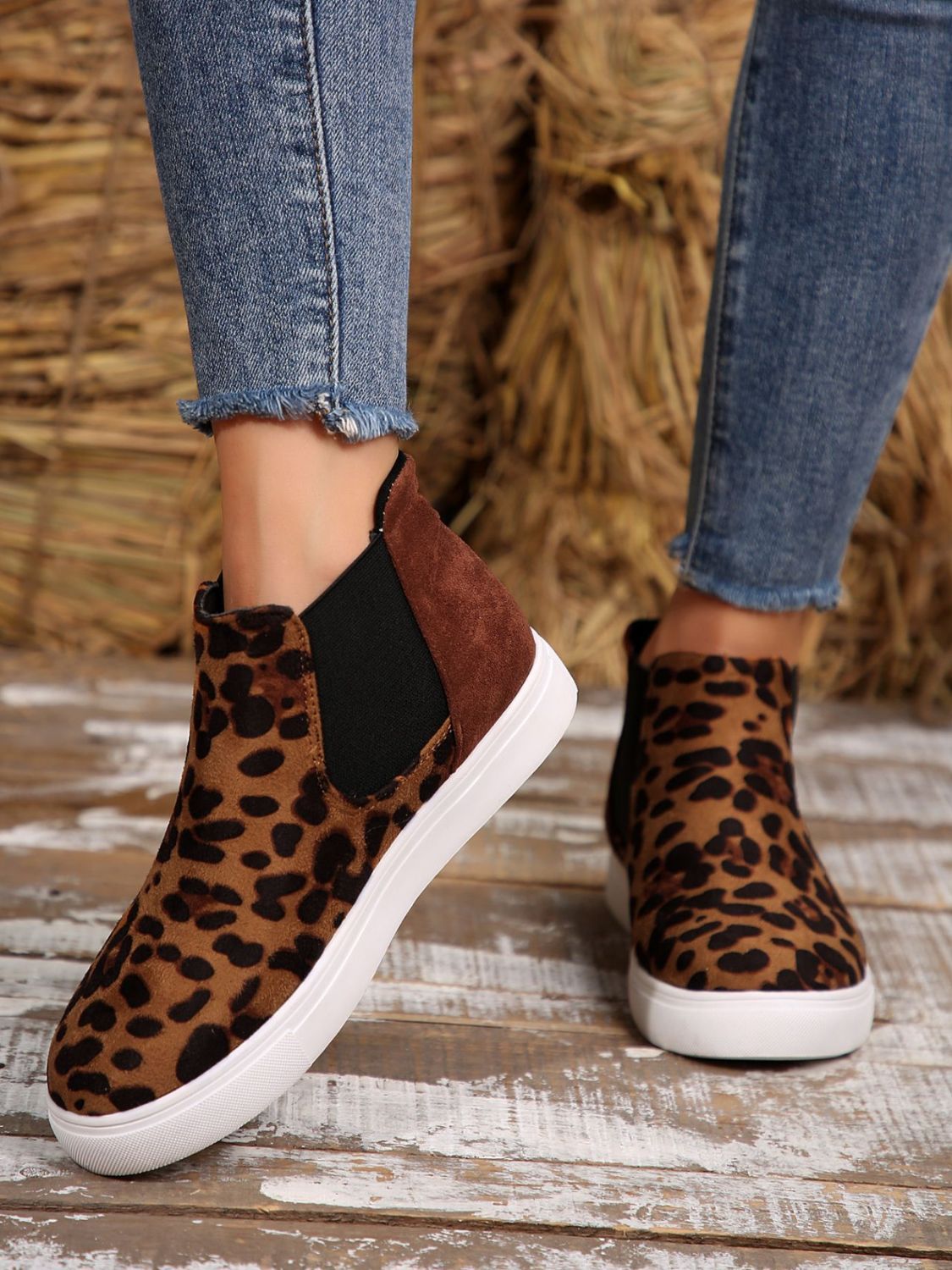 Round Toe Flat Sneakers