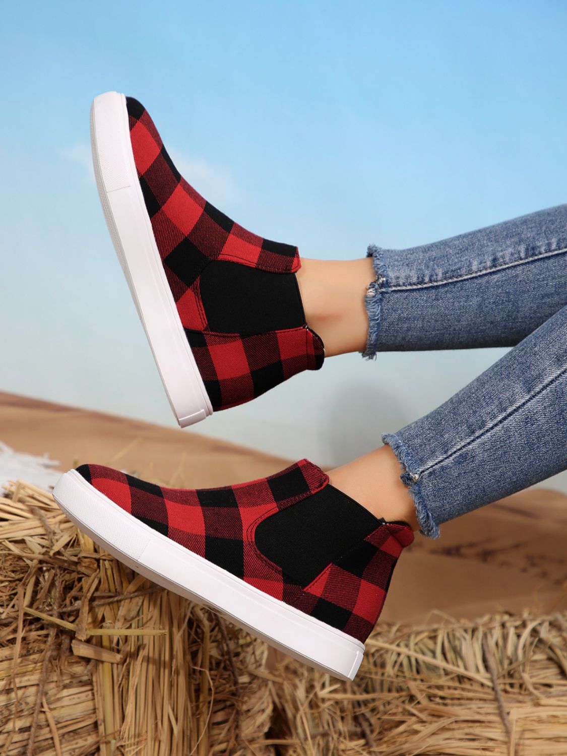 Round Toe Flat Sneakers