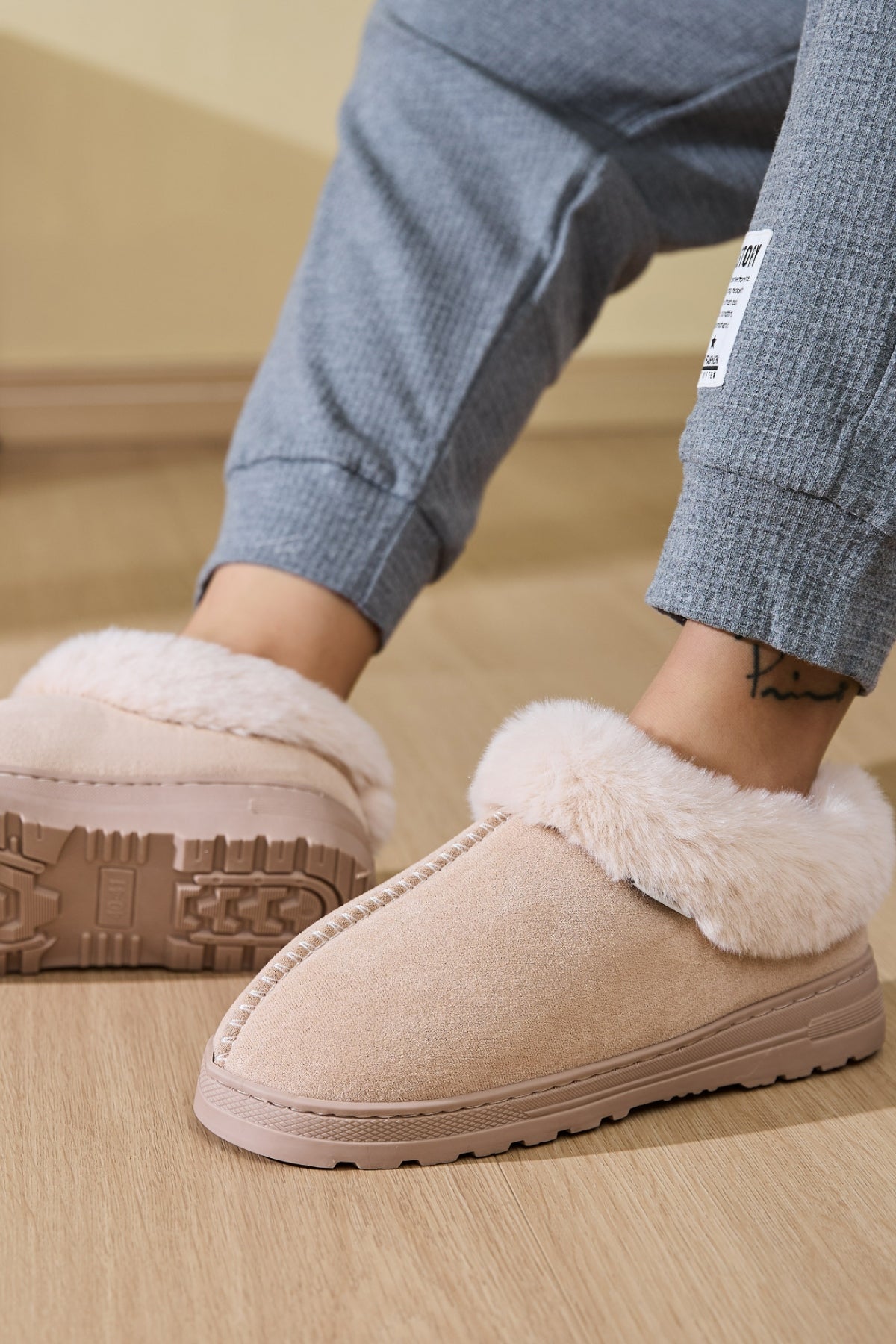 Faux Fur Round Toe Platform Slippers